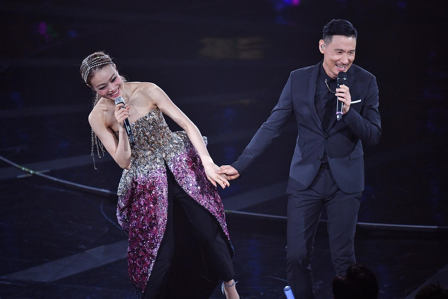 Dung To Nhi to chuc dem nhac anh 1