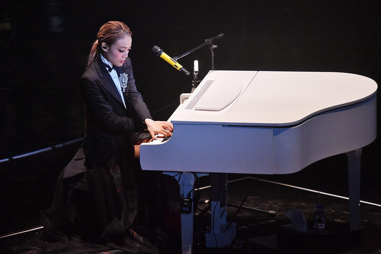 Dung To Nhi to chuc dem nhac anh 8