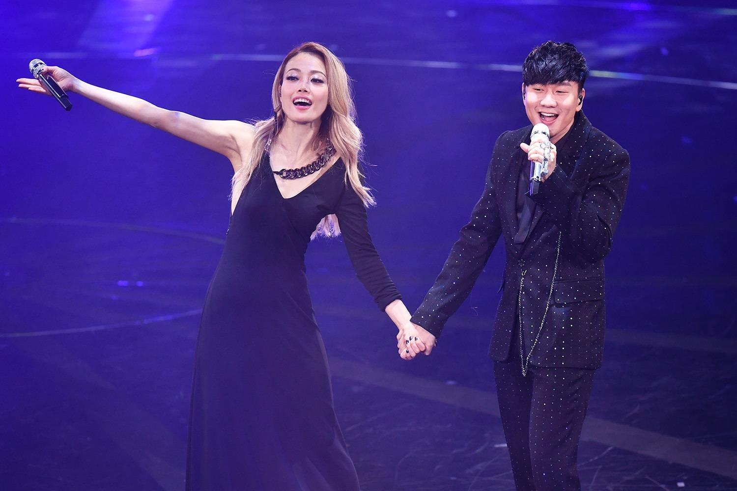 Dung To Nhi to chuc dem nhac anh 2