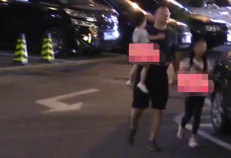 Trieu Vy bi mat sinh con trai anh 1