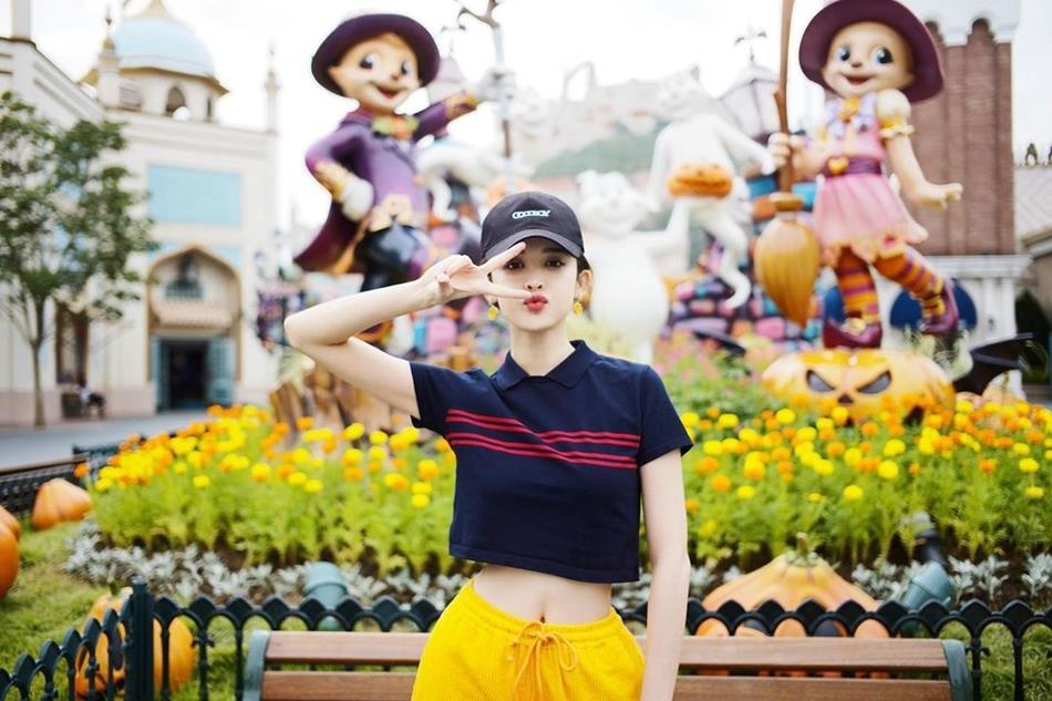 Co Luc Na Trat khoe eo thon anh 2