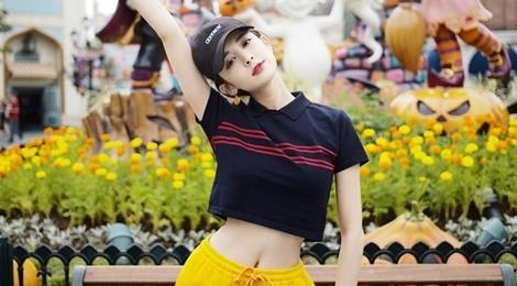 My nhan Tan Cuong Co Luc Na Trat mac ao ngan khoe 'vong eo con kien' hinh anh