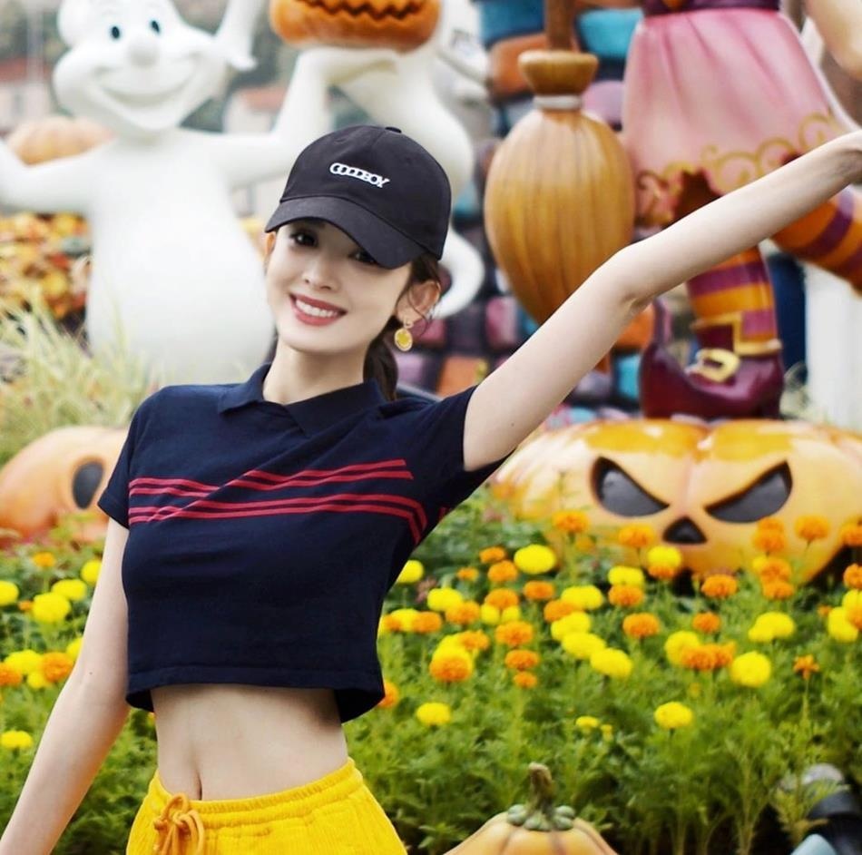 Co Luc Na Trat khoe eo thon anh 4