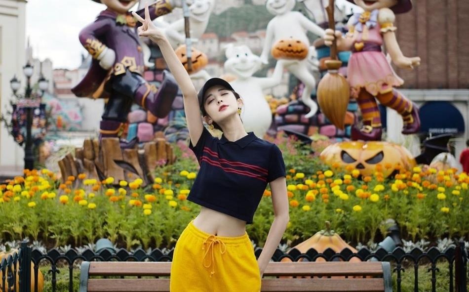 Co Luc Na Trat khoe eo thon anh 5