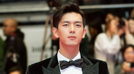 Tai tu 'Ca muc ham mat' bi fan mang giua su kien hinh anh