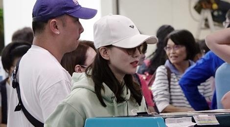 Luu Thi Thi lan dau xuat hien sau 5 thang sinh con hinh anh