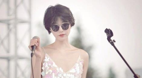 Ban gai cua Ly A Bang duoc khen nhan sac khong kem Vuong Phi hinh anh