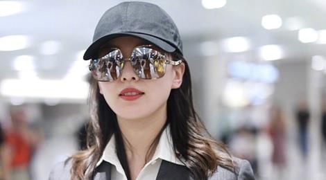 Luu Thi Thi khoe dang thon sau 5 thang sinh con dau long hinh anh