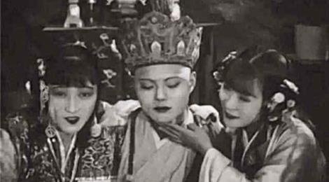 Yeu tinh nhen do nam dong, mac ho hang trong 'Tay du ky' dau tien hinh anh