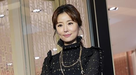 Lam Tam Nhu mac xue xoa, kem sac duoi ong kinh nguoi qua duong hinh anh