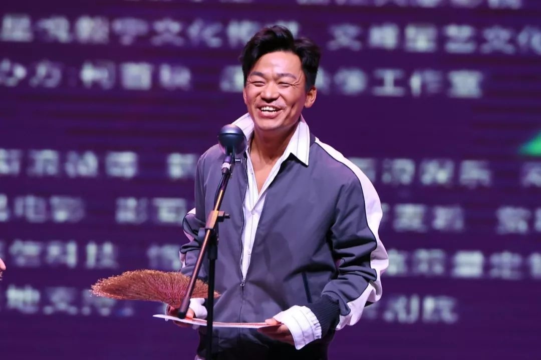 Vuong Bao Cuong, Luu Diec Phi xau ho khi nhan giai dien anh te nhat hinh anh