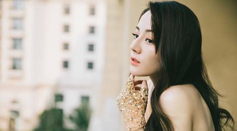 Dich Le Nhiet Ba khoc vi nho ba hinh anh