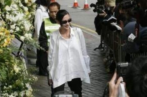 Truong Ba Chi bi chi trich vi cuoi o tang le Mai Diem Phuong hinh anh