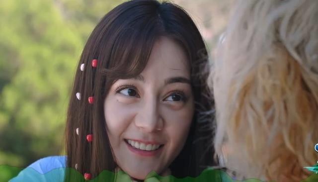 My nhan Tan Cuong Dich Le Nhiet Ba lo dau hieu lao hoa da hinh anh