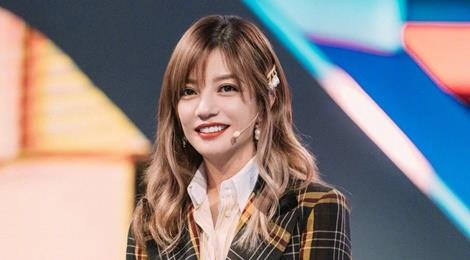 Trieu Vy duoc khen ve nhan sac va trinh do khi lam giam khao hinh anh