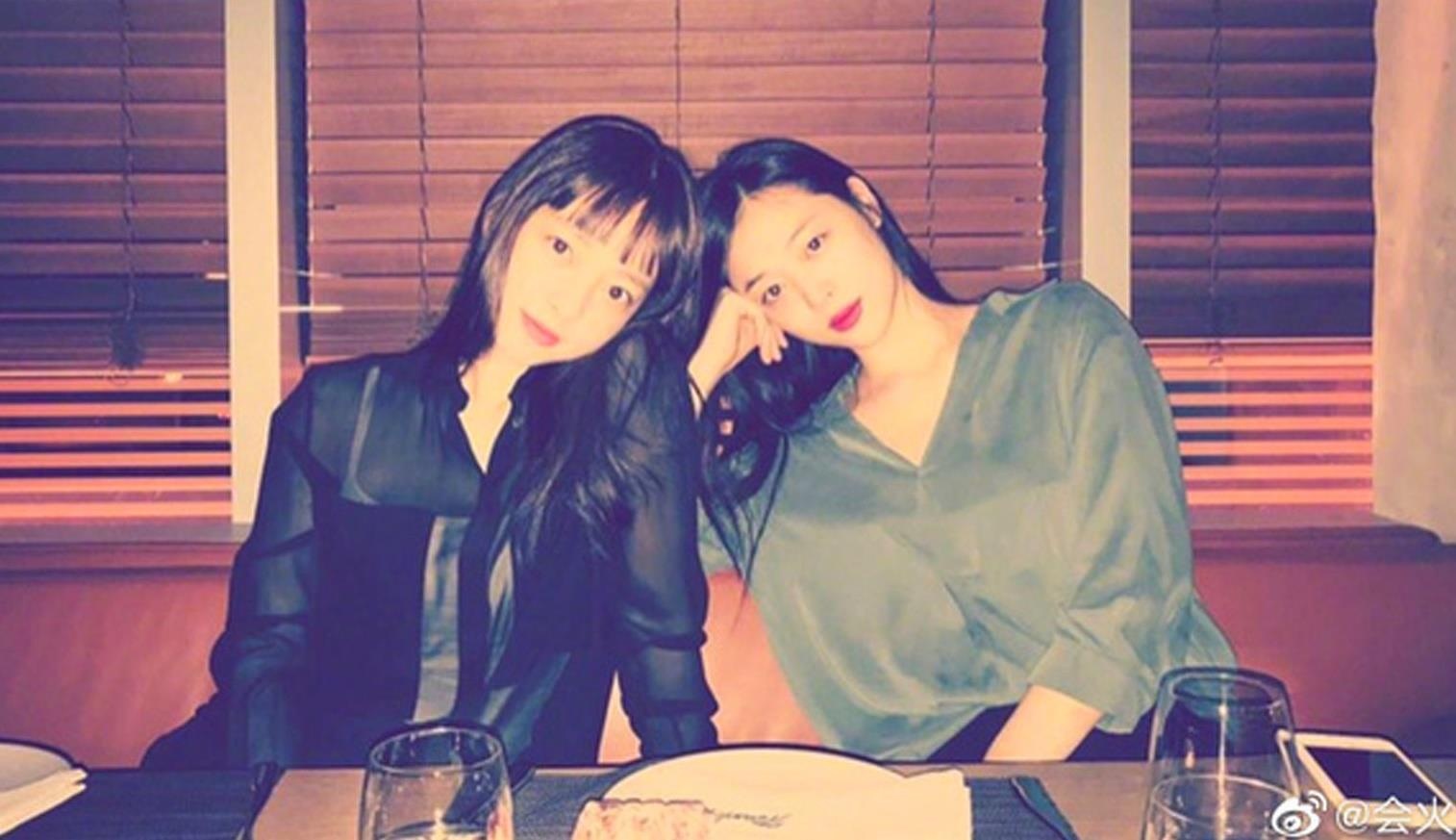 Goo Hara khoc nuc no khi ban than Sulli qua doi hinh anh