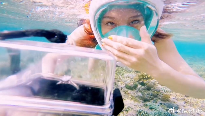 nam dien vien cung ngam mua sao bang cau hon ban gai anh 1