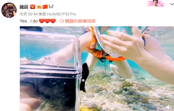 Nguy Than cau hon ban gai duoi nuoc hinh anh