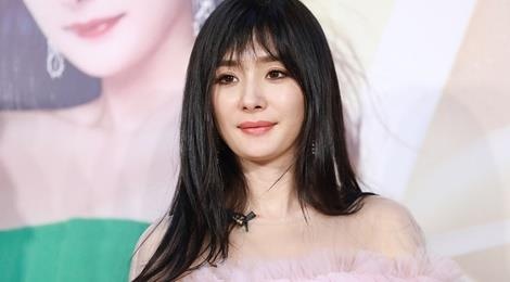 Duong Mich bi che xuong sac voi kieu toc moi hinh anh