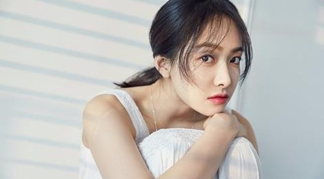 Victoria xuat hien khi bi chi trich vo cam truoc cai chet cua Sulli hinh anh