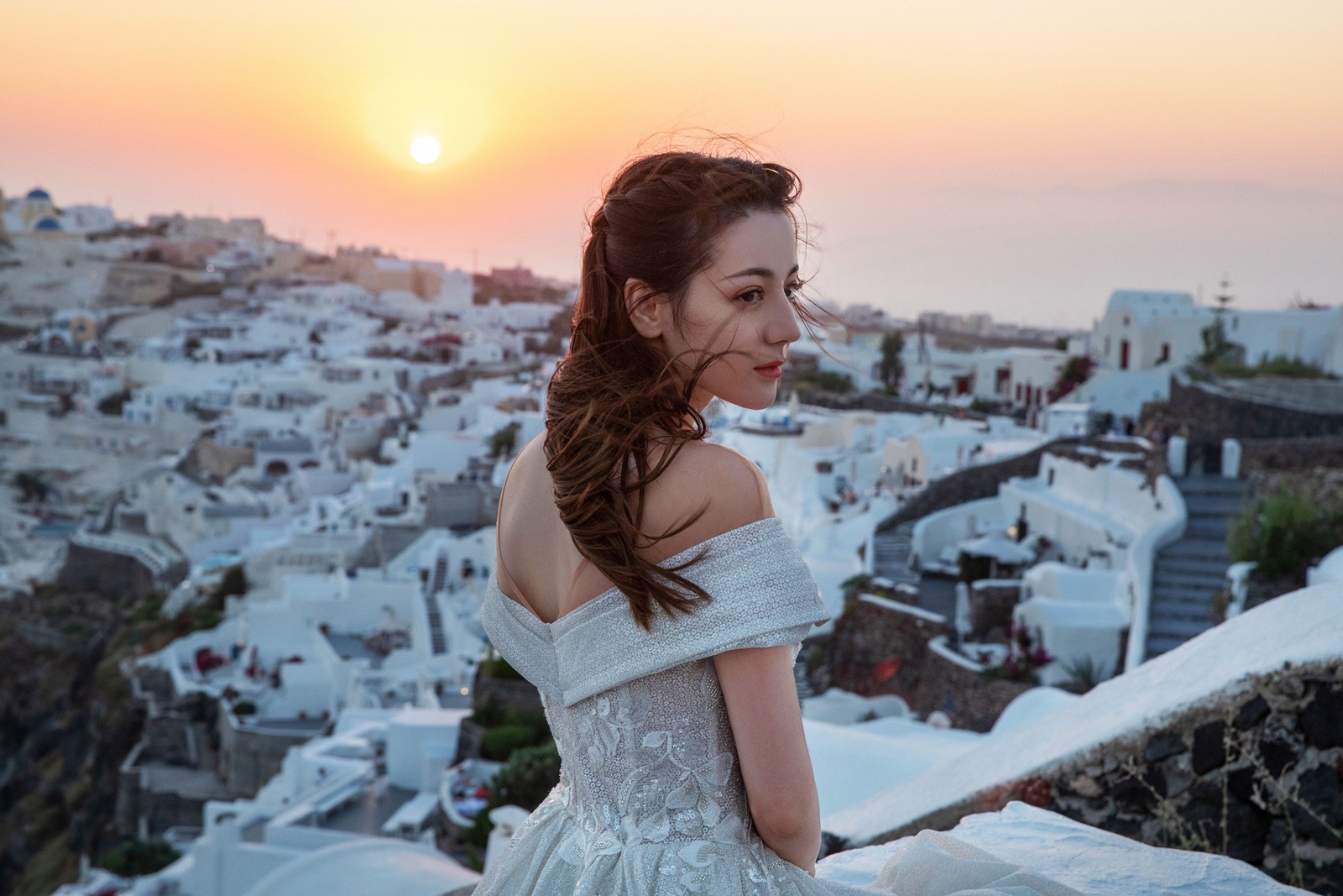 Dich Le Nhiet Ba mac vay cuoi anh 2