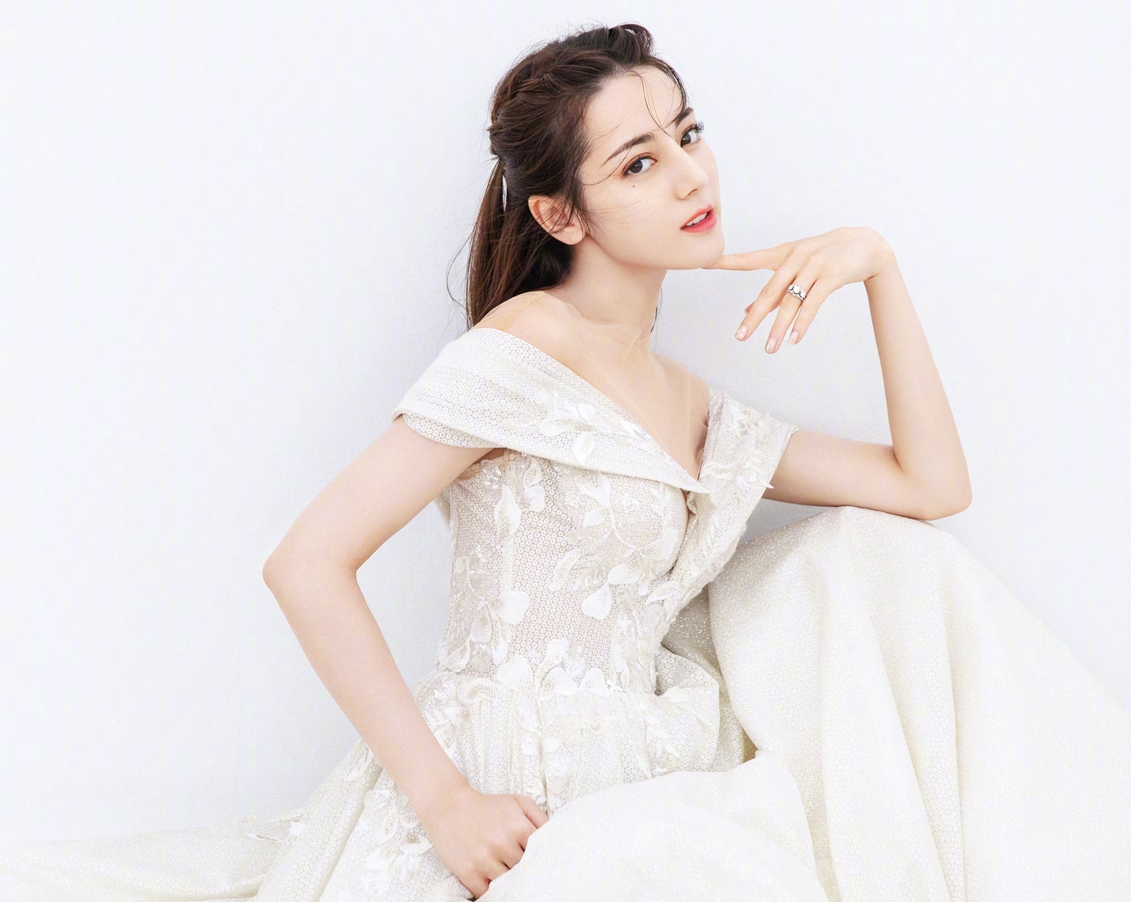 Dich Le Nhiet Ba mac vay cuoi anh 5