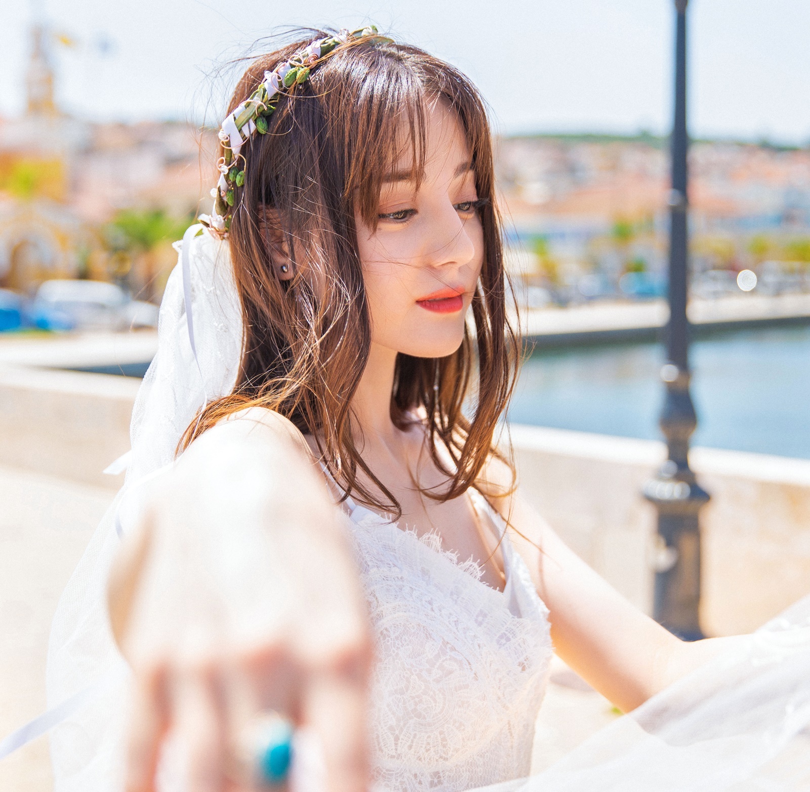 Dich Le Nhiet Ba mac vay cuoi anh 9