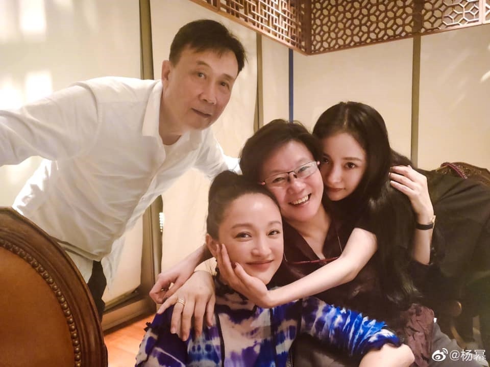 Duong Mich Chau Tan bat hoa anh 1