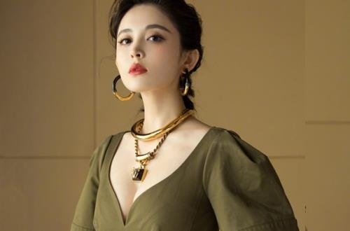 My nhan co trang Trung Quoc khoe nhan sac doi thuong hinh anh