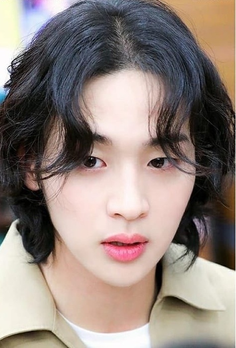 Jang Dong Yoon gia gai anh 4