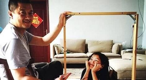 Tranh cua con gai Vuong Phi ban duoc 127.000 USD hinh anh