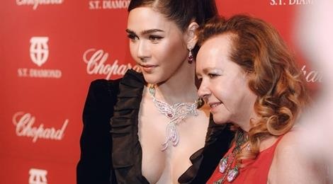 Bieu tuong goi cam Thai Lan dien vay khoet co sau hinh anh