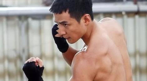 Ngo Ngan To khoe co bap o tuoi 45 hinh anh