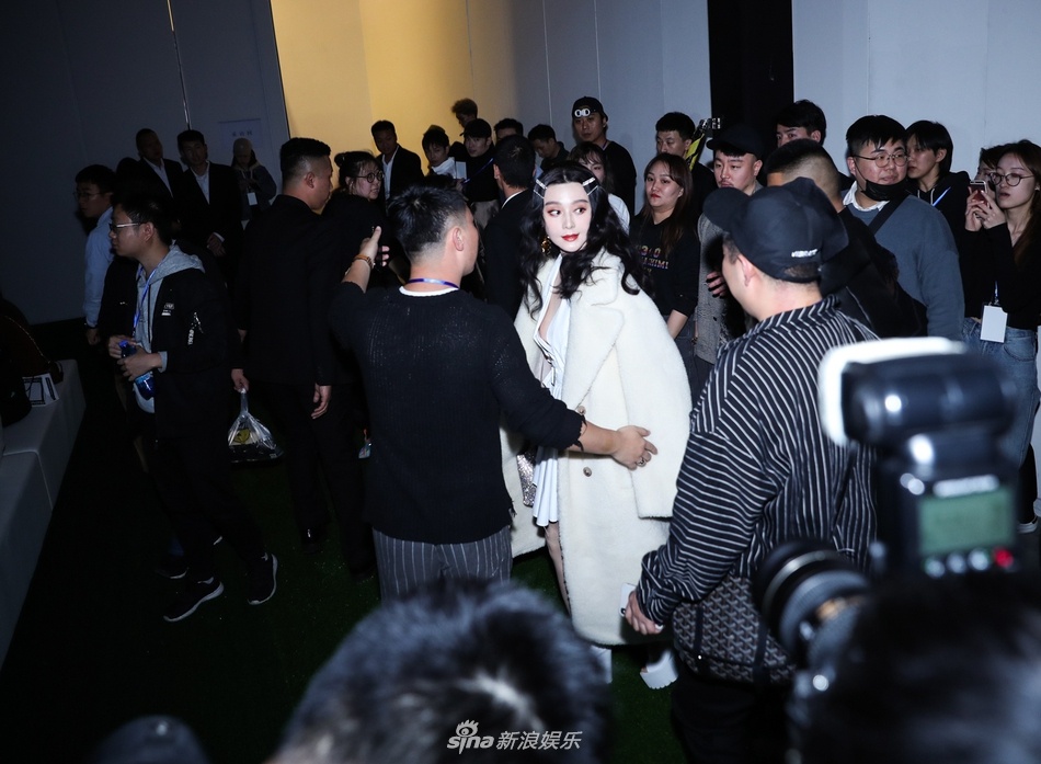 Pham Bang Bang xem thoi trang anh 2