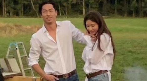 Sieu mau Lam Chi Linh chup anh cuoi voi so mi trang hinh anh