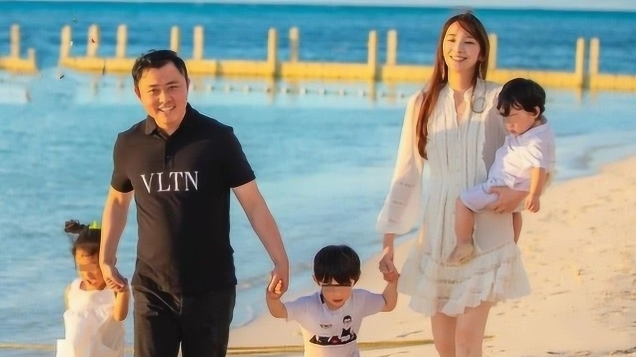 Sieu mau dai loan Ngo Boi Tu anh 2