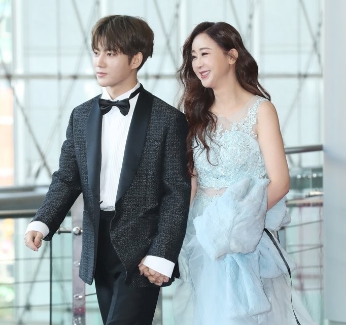 Ham Soo Won va chong tre kem 18 tuoi anh 1