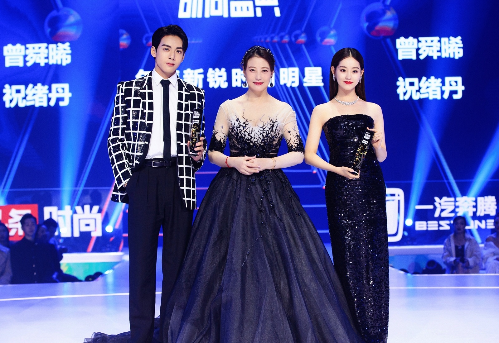 Chu Chi Nhuoc Y Thien Do Long ky anh 1