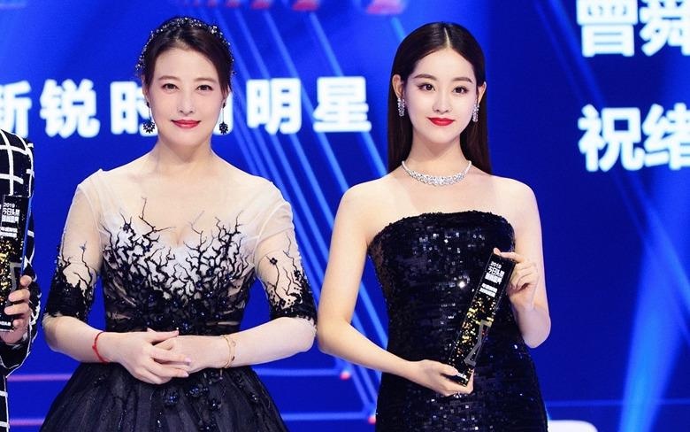 Hai the he 'Chu Chi Nhuoc' tinh cam tren san khau hinh anh