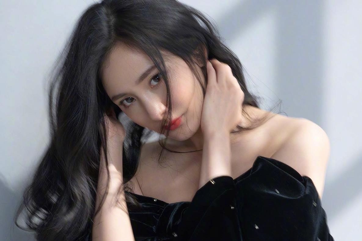 Nhan sac cua Duong Mich sau ly hon hinh anh