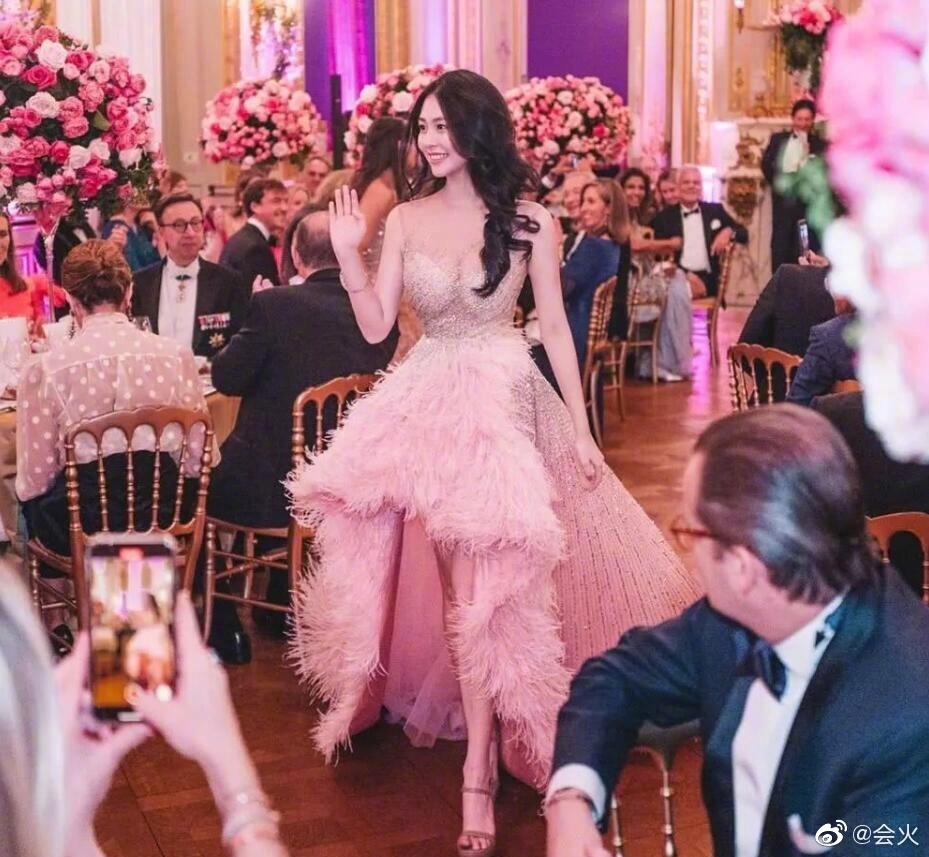 Con gai Ly Lien Kiet tham du le hoi Le Bal anh 7