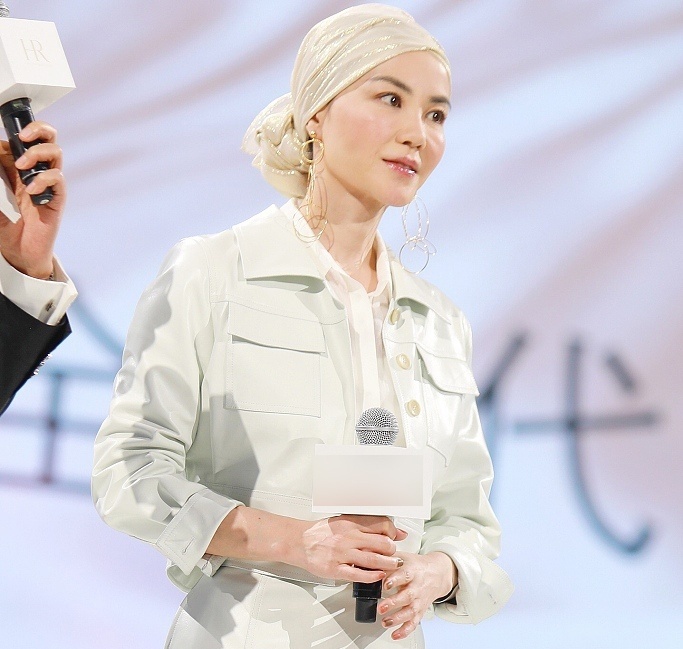 Vuong Phi tre trung anh 5