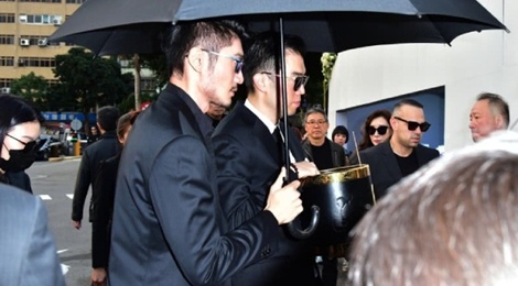 Gia dinh, ban be dau buon dua tang Cao Di Tuong hinh anh