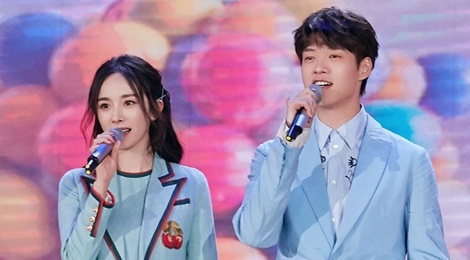 Duong Mich va nguoi tinh tre ngay cang man nong hinh anh