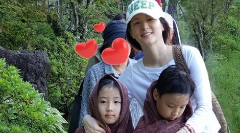 Con gai ‘Quoc bao nhan sac Han Quoc’ ke thua net dep cua me hinh anh