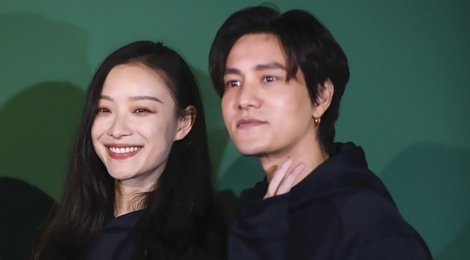 Nghe Ni va Tran Khon ben nhau sau tin hen ho hinh anh