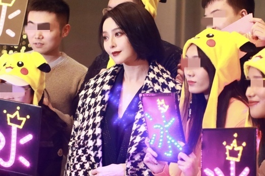 Pham Bang Bang quay lai showbiz anh 1