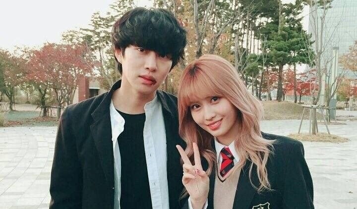 Kim HeeChul hen ho Momo anh 2