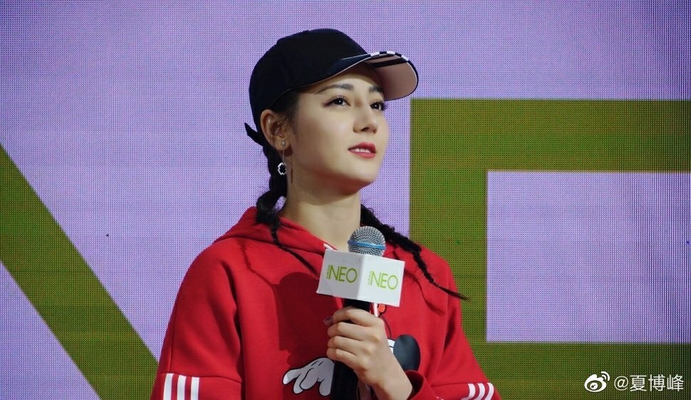 anh khong chinh sua cua Dich Le Nhiet Ba anh 4