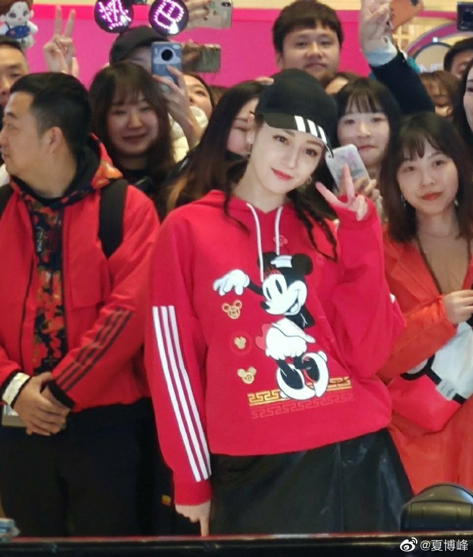 anh khong chinh sua cua Dich Le Nhiet Ba anh 2